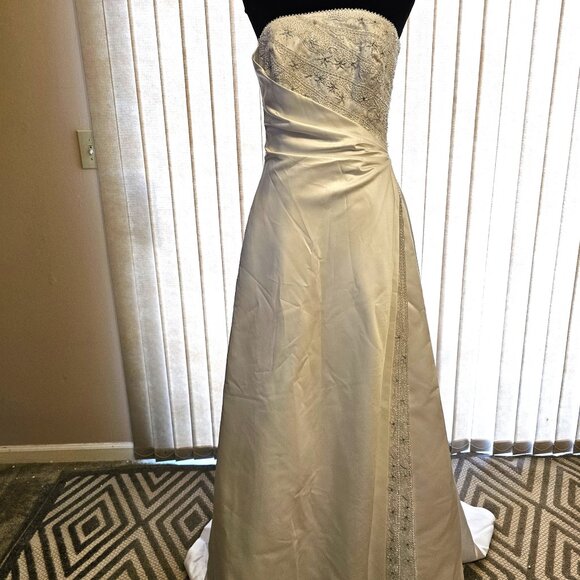 Maggie Sottero Couture White Beaded Wedding Dress 10 - Picture 1 of 13